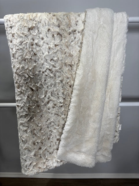 Adult RTS Premium/Standard Natural Snowy Owl on Natural Arctic Rabbit