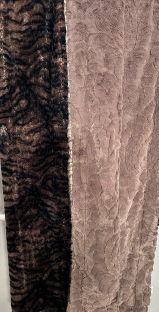 RTS XL 56x90 Black/fig/canyon stripe whispy on canyon damask whispy