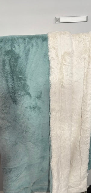 RTS XL 56x90 Rain whispy on natural arctic rabbit